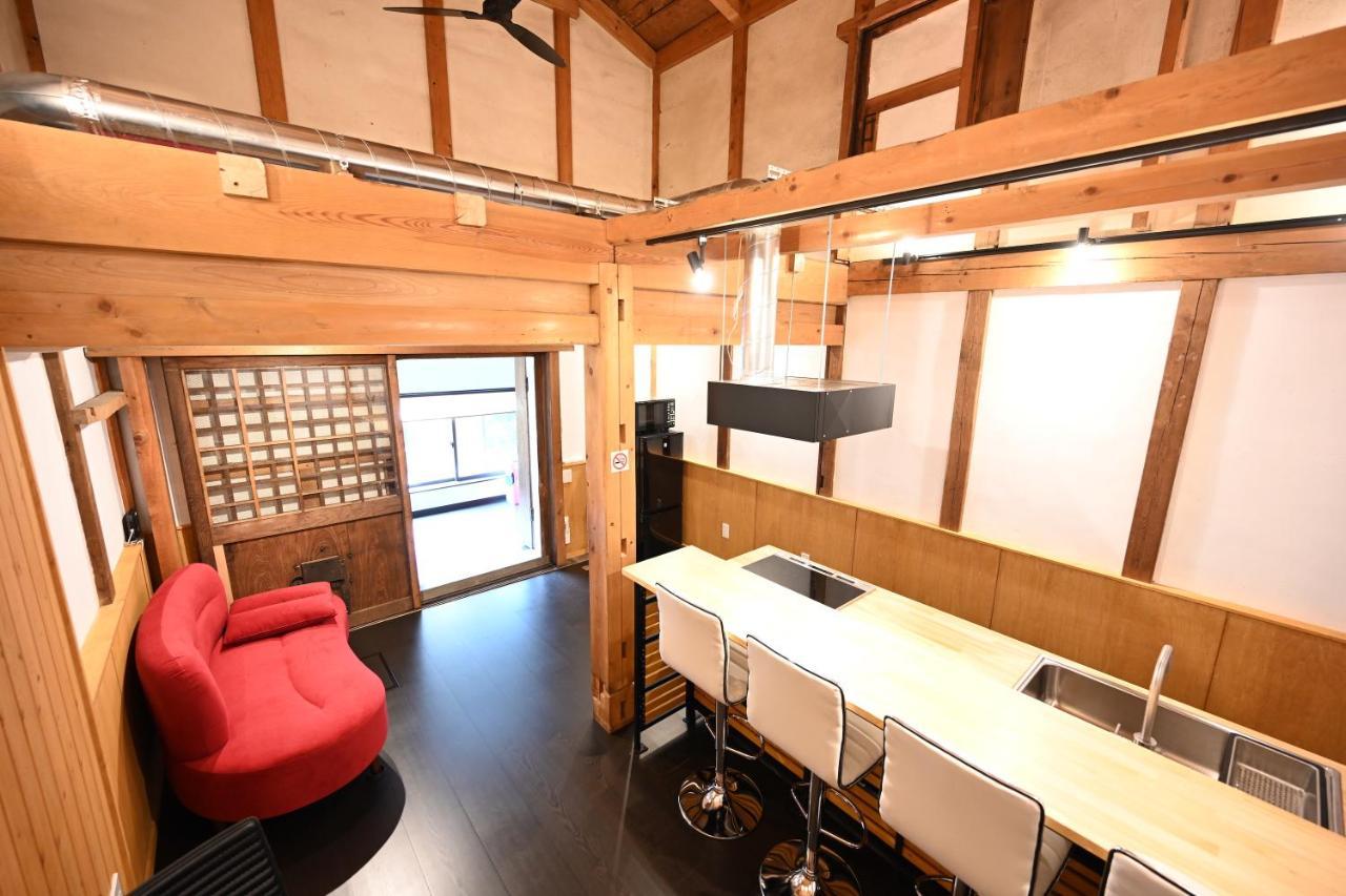 Manabi-Stay Takayama モダンな蔵ダイニングと半露天風呂付き古民家一棟貸切ホテル ภายนอก รูปภาพ