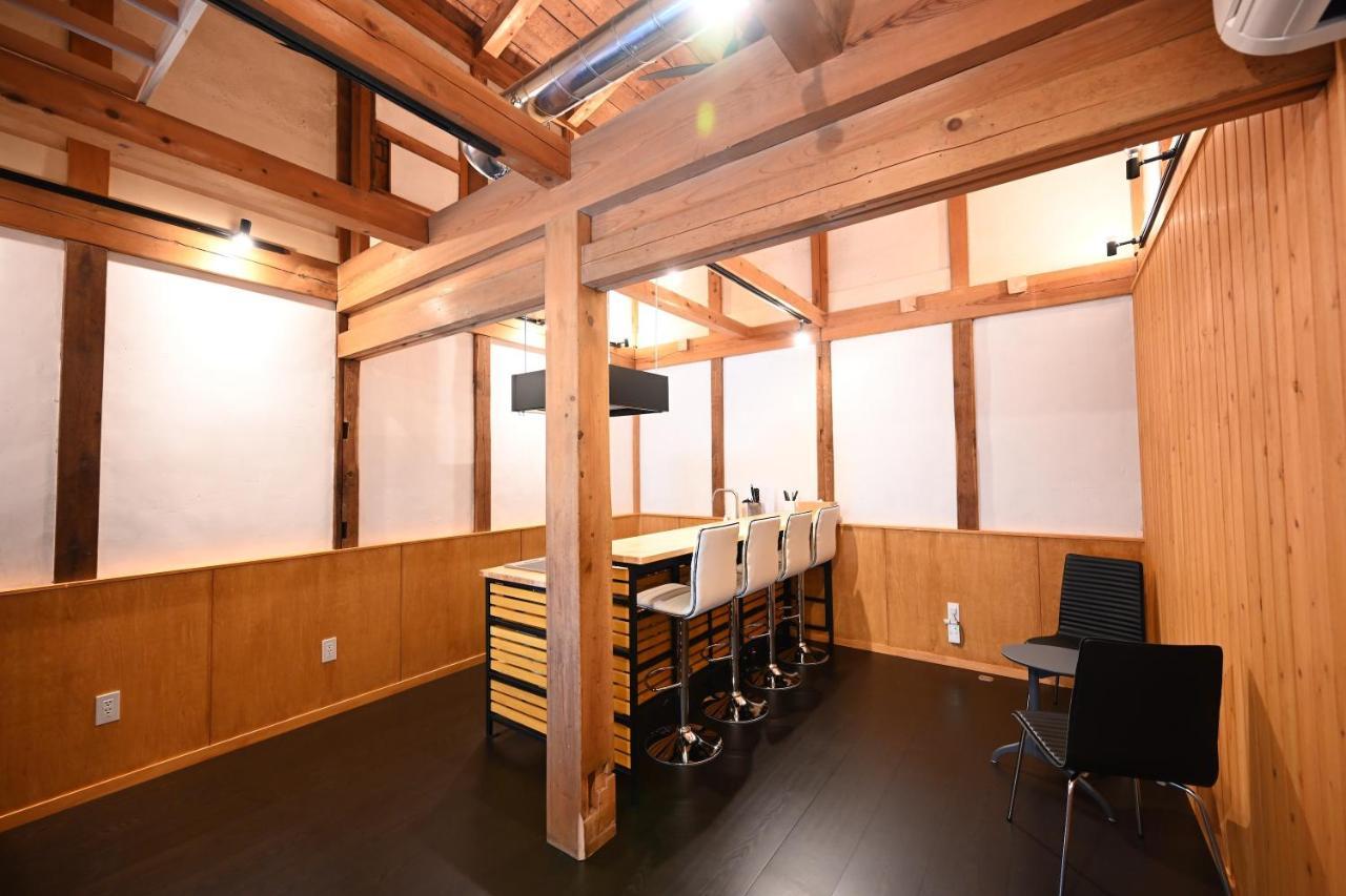 Manabi-Stay Takayama モダンな蔵ダイニングと半露天風呂付き古民家一棟貸切ホテル ภายนอก รูปภาพ